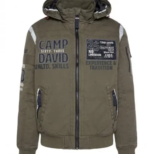 Wattierter Blouson im Worker Style medium khaki mit Ärmeltasche und Label-Applikationen PFLEGE 30° Schonwaschgang, nicht im Trockner trocknen, nicht bügeln, keine chemische Reinigung, nicht bleichen MATERIAL Material: 100% Baumwolle, Futter: 100% Polyester, Füllung: 100% Polyester